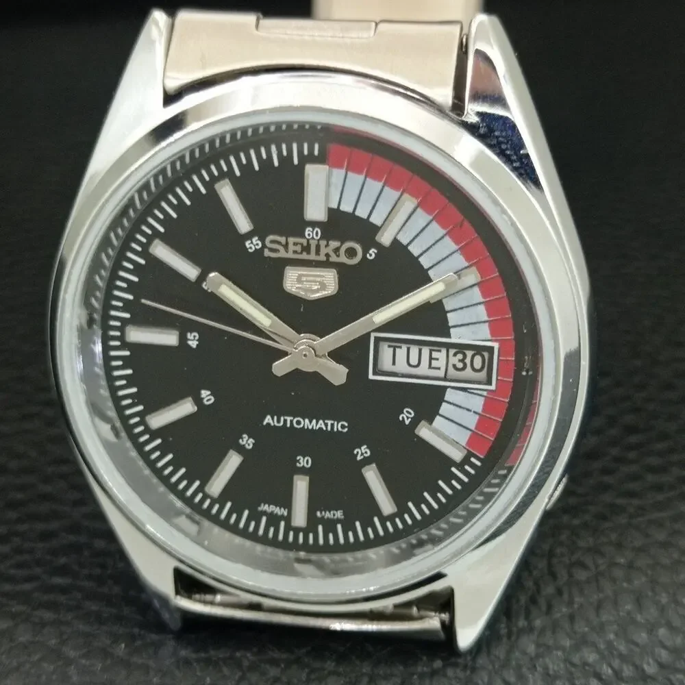 Vintage 1974 Seiko Automatic Mens Silver Watch W/daydate & Red accents